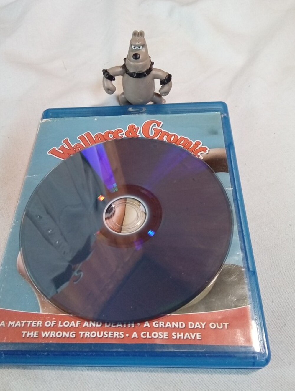 The Complete Collection - Blue Ray With Figure - Picture 4 of 4